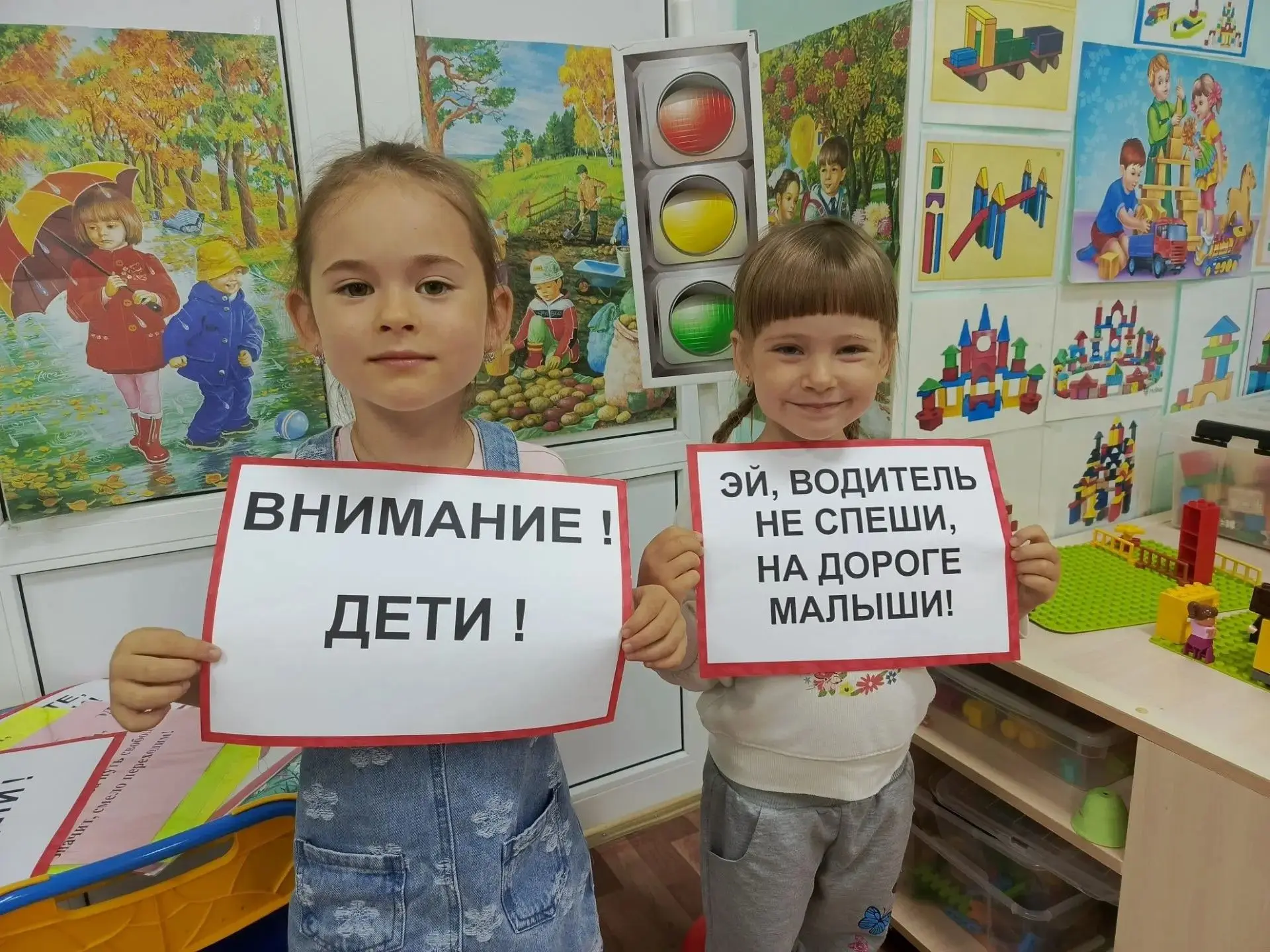 Знают ли ваши дети все сигналы светофора? 🚦 Наша старшая группа №3 точно знает! На акц...