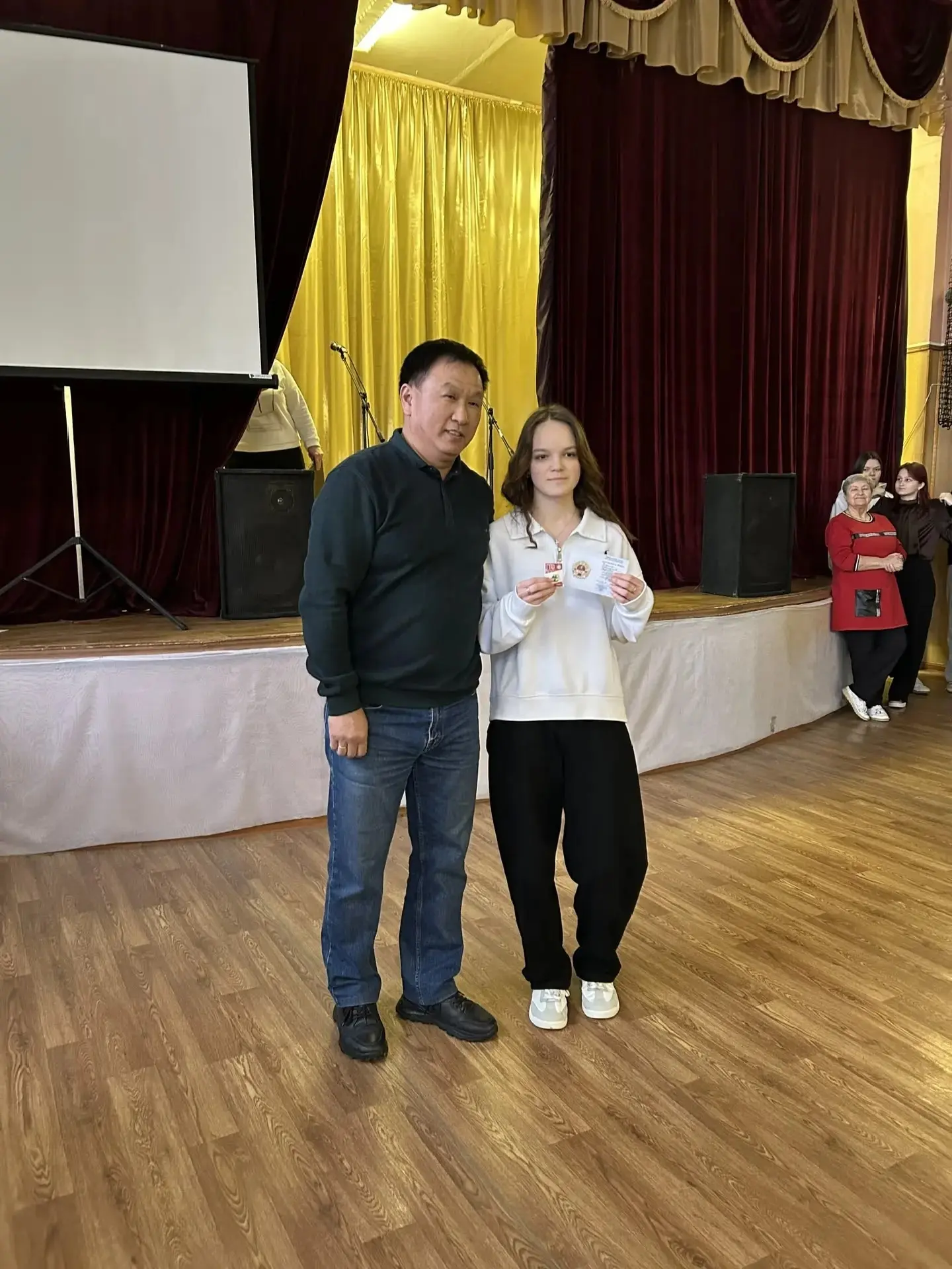 ЗНАКИ ОТЛИЧИЯ ГТО 👏Во втором корпусе нашей школы, в торжественной обстановке были вручены знаки отли