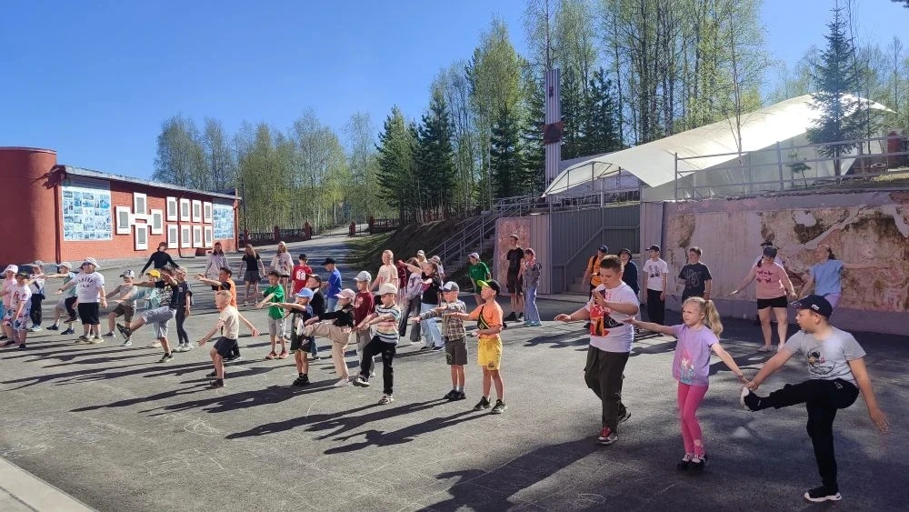 ☀🌻🏸Лето, солнце и хорошее настроение! Все что нужно ребятам, посещающим ЛДПД в ССШ №1...