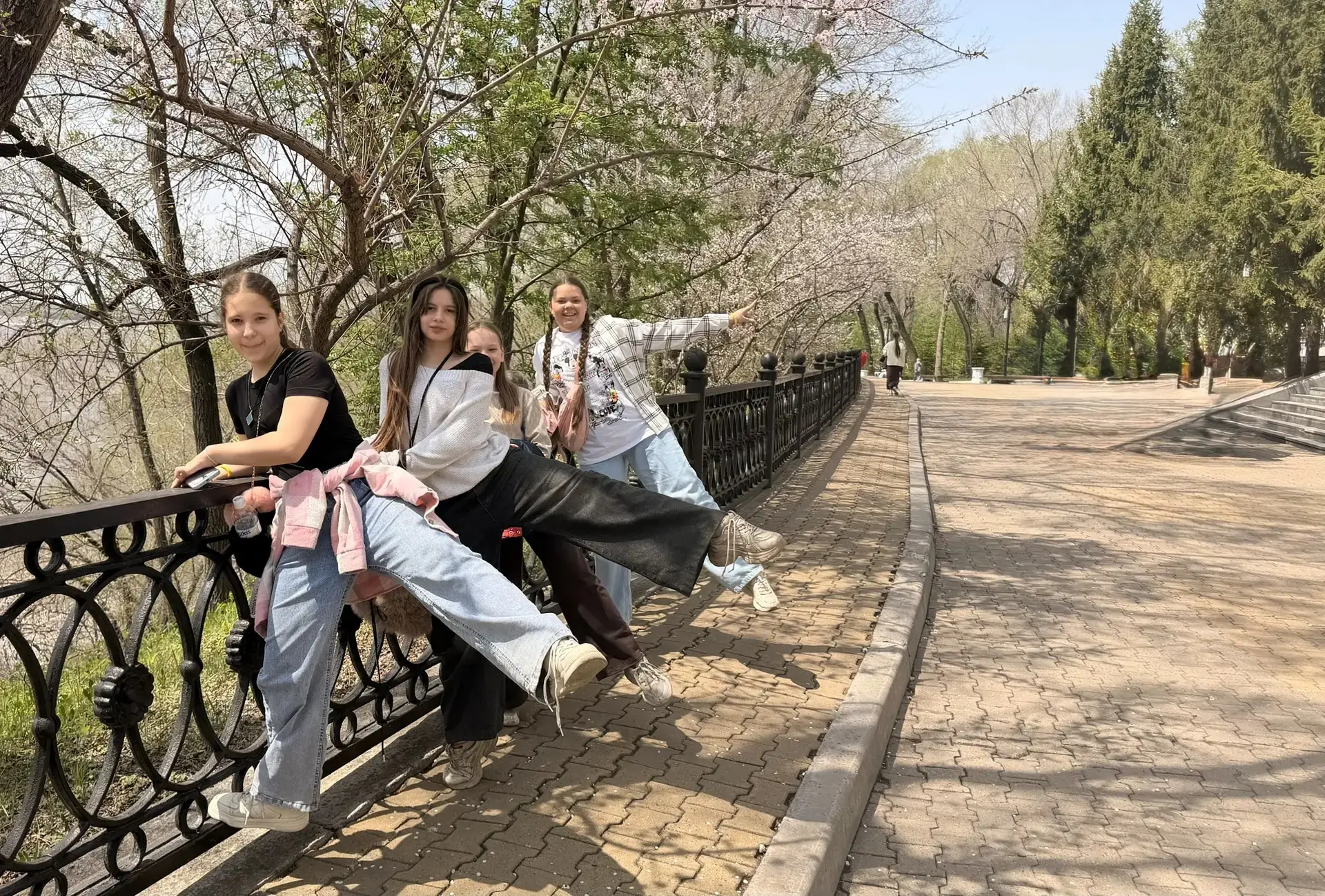 Выездной день медиацентра лицея: пленэр, экскурсия и проба пера.   В нашем лицее успешно работает Ме