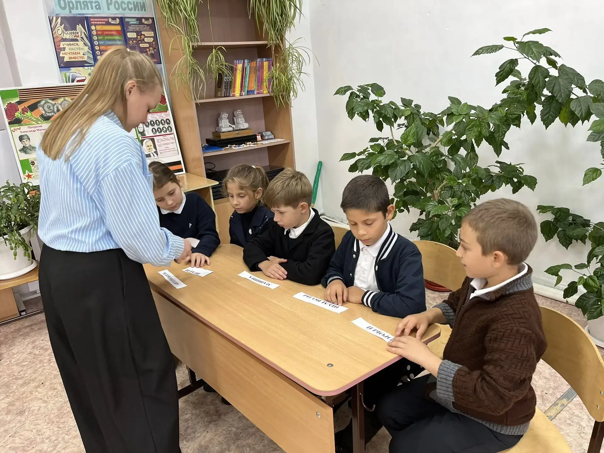 Сегодня учащиеся начальных классов нашей школы приняли участие в  музыкальной викторине...