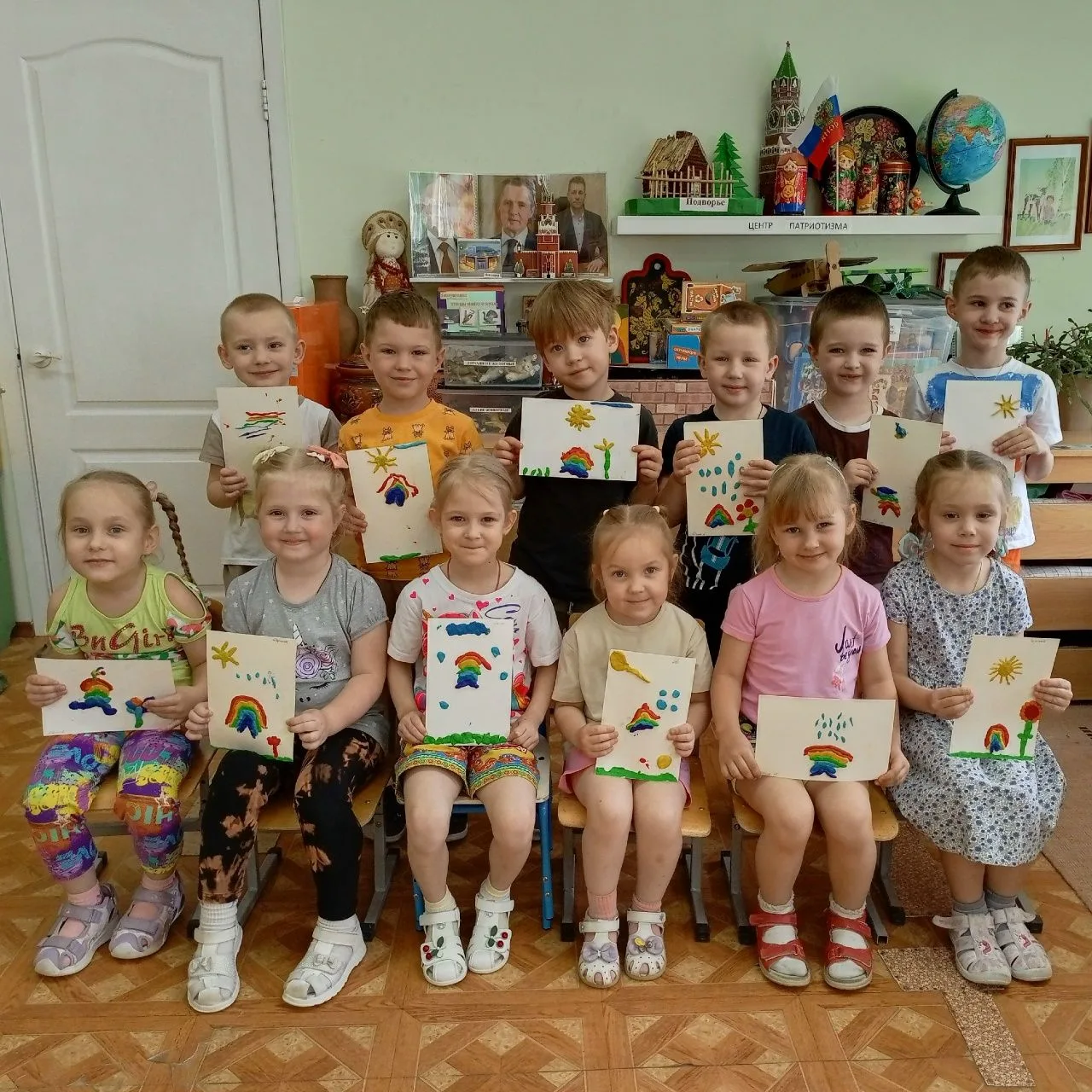 Пластилиновые шедевры дошколят: яркое приветствие наступающему лету.