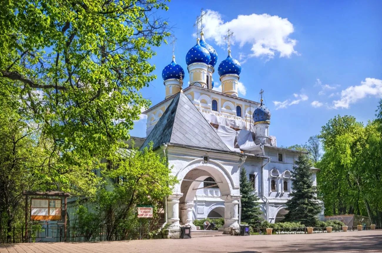 Пресвятой Богородице пред иконой Ея «Казанской»

Тропарь

Заступница усердная, Матерь Господа Всевыш