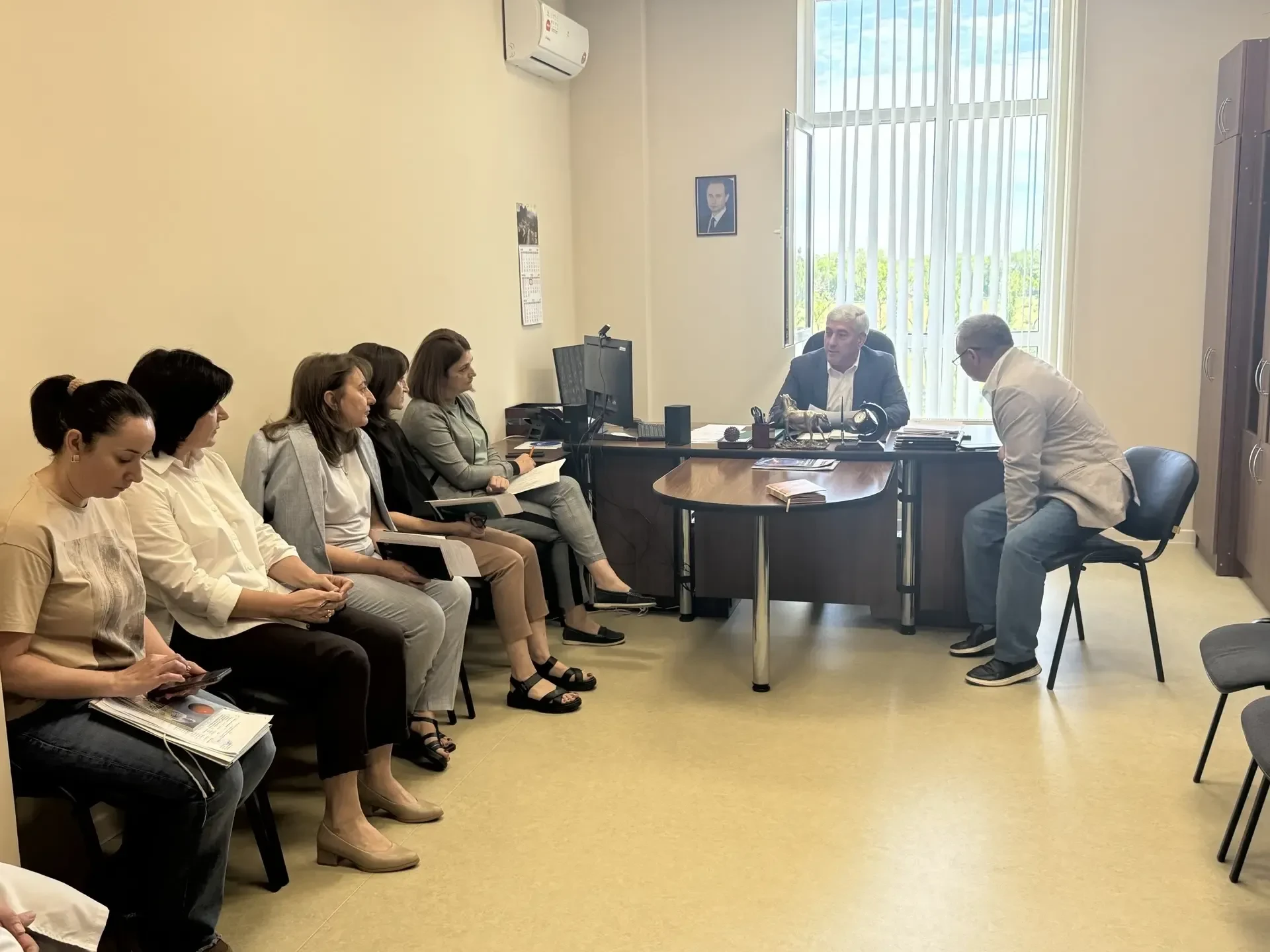 В преддверии профессионального праздника — Дня социального работника, посетил Республик...