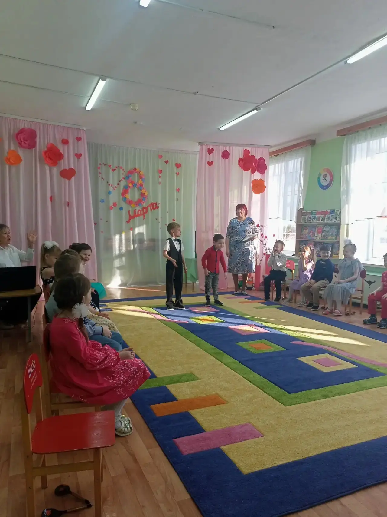 Воспитанники групп "Солнышко" и "Радуга" поздравляют своих мам и всех женщин с Женским ...