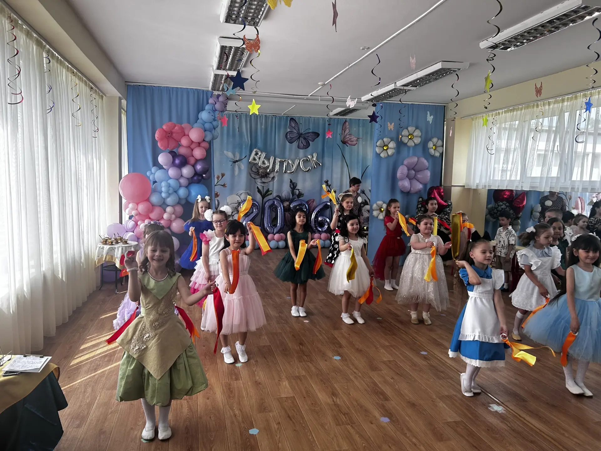 🐇🎩 СКАЗКА, КОТОРАЯ СТАЛА БЫЛЬЮ. ВЫПУСКНОЙ «АЛИСА В СТРАНЕ ЧУДЕС»

Сегодня в нашем детском саду слу