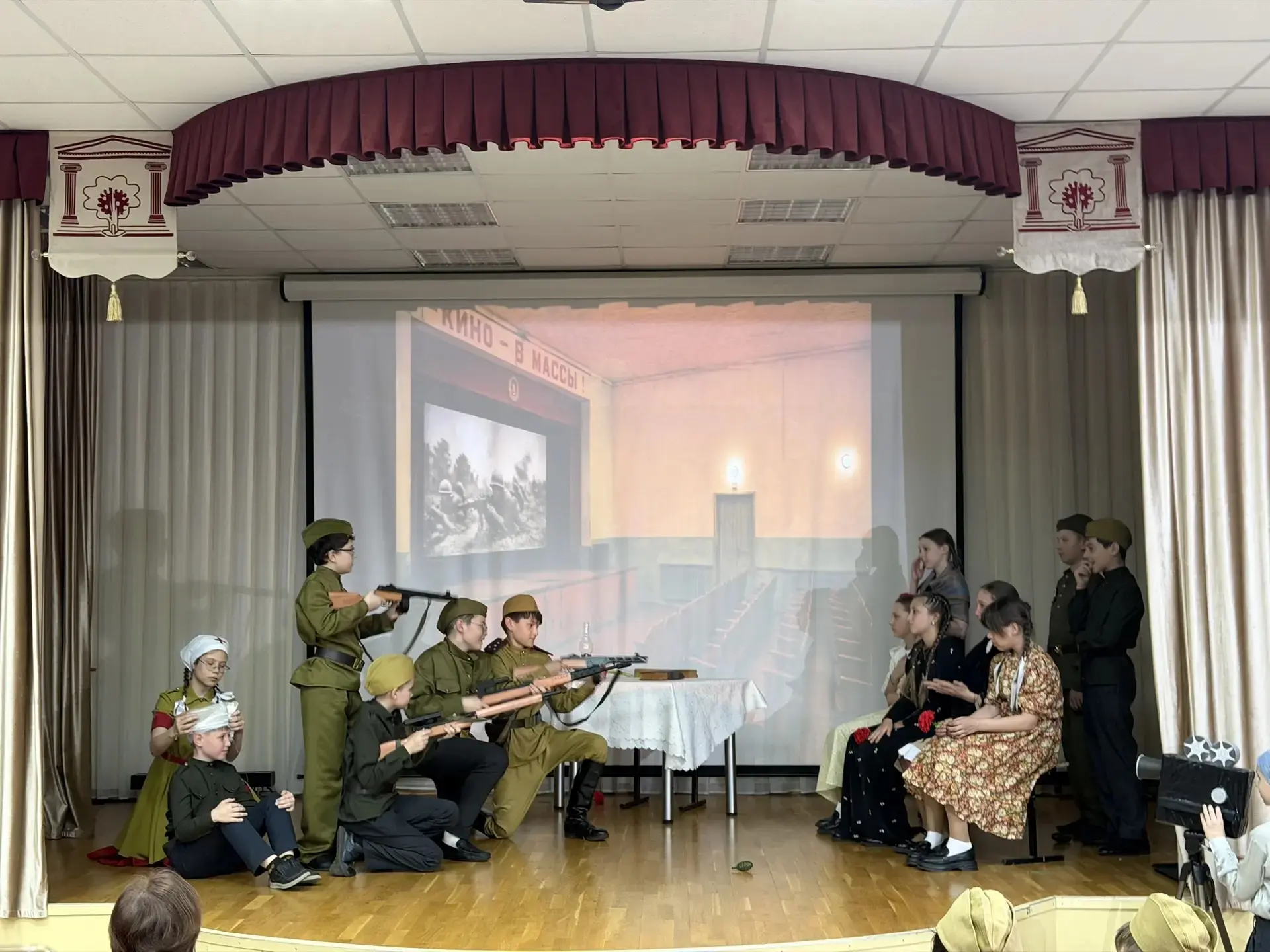 🎖️ Сегодня в гимназии прошёл конкурс «Мы этой памяти верны», посвящённый 81-й годовщин...
