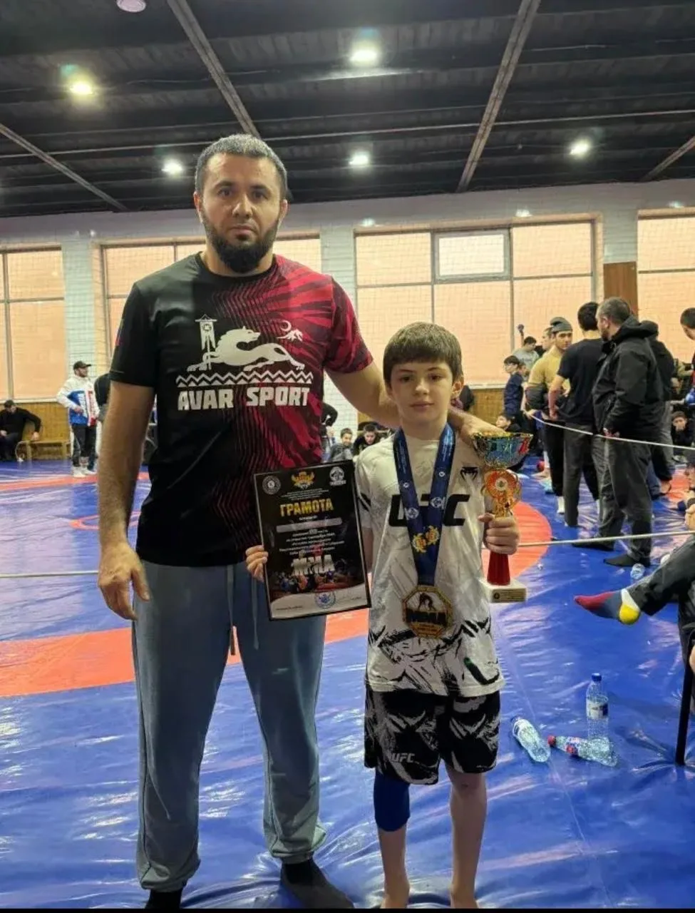 Сафаралиев Джабраил, ученик 5 «Б» класса занял  🥇🏆 место в городских соревнованиях по ММА . Поздравл