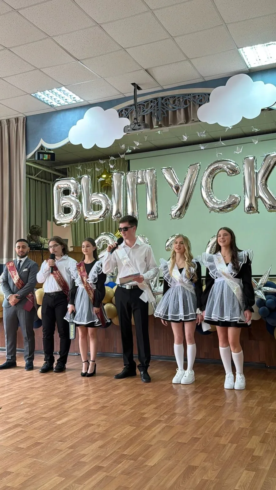 ✈️ Рейс «Последний звонок — 2026» успешно готовится к взлёту! ✈️  ✨ 🔔 Сегодня в школе особое событие