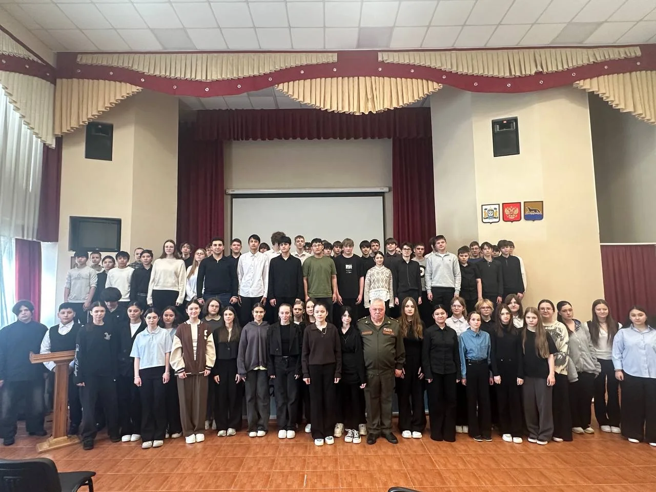 🎖️ Сегодня в нашей школе прошёл Урок Мужества для учащихся 8‑х классов. Гостем мероприятия стал Суси
