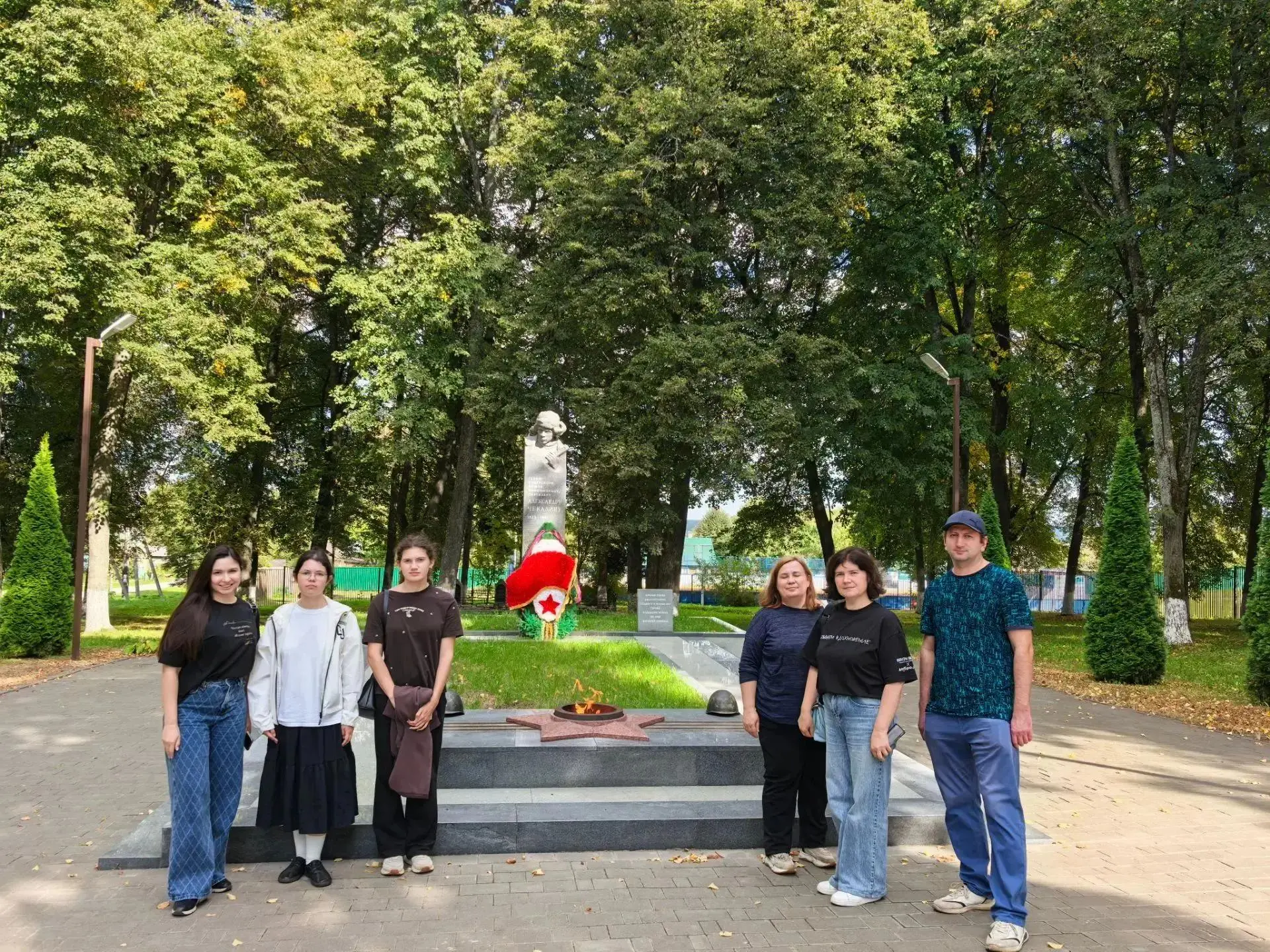 Волонтеры культуры приводят в порядок исторические места