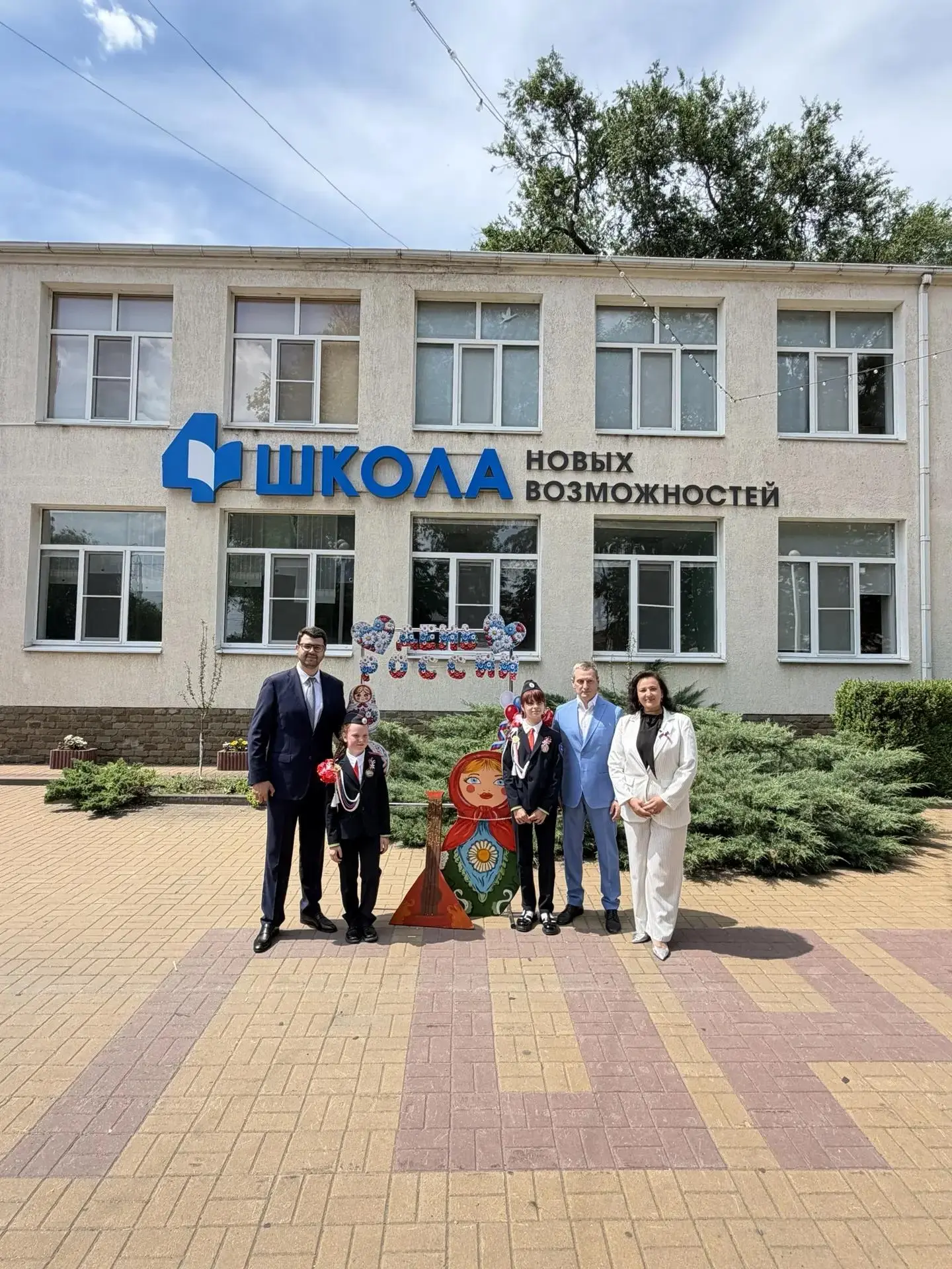 🇷🇺Депутаты Батайской городской Думы приняли участие в празднике МБОУ школы №4, посвященном Дню Рос