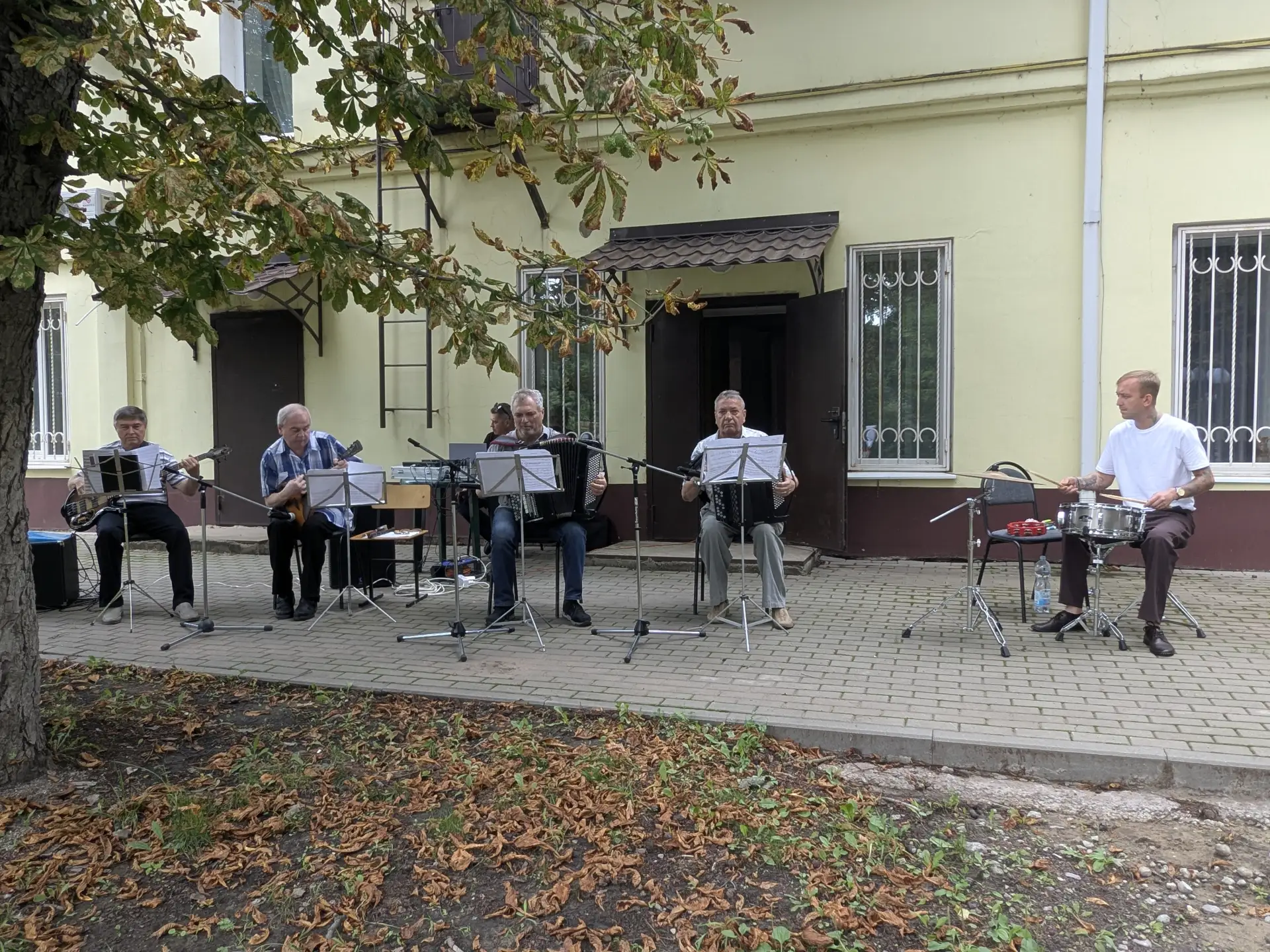Районный Дворец культуры продолжает серию мероприятий в рамках проекта «Клубный бульвар».
Сегодня на