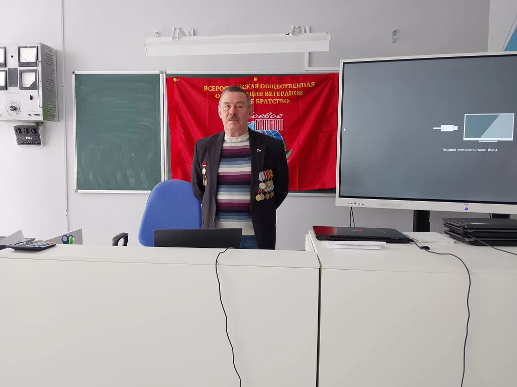 Вчера нас посетил интересный гость: в рамках акции "Диалоги с Героями" к нас приехал Се...