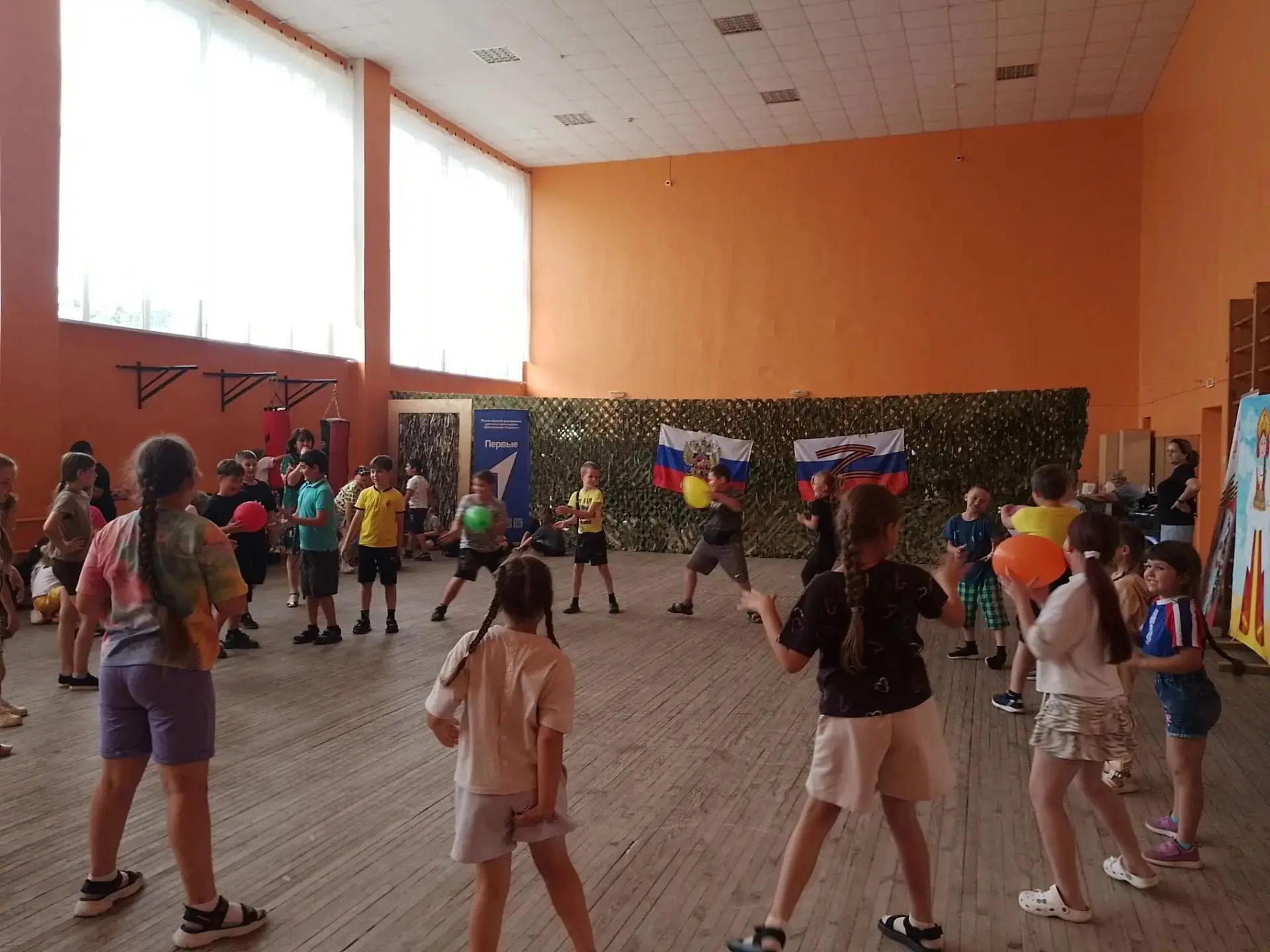 Хороший день
Утро в лагере "Улыбка" МОУ "СОШ им. Г.И.Марчука р.п. Духовницкое" началось с привычной,