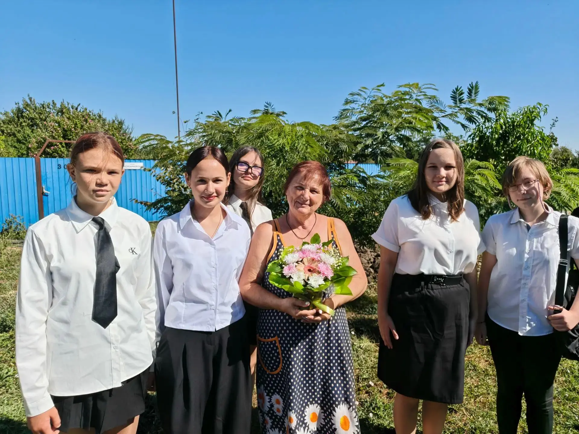 🤝💐 В станице Новощербиновской, в стенах МБОУ СОШ №10 им. С. И. Холодова, День знаний ...