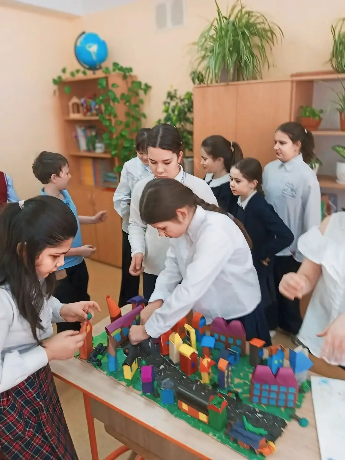 Здравствуйте, дорогие друзья!  В 4 «Г» классе нашей школы вовсю идёт работа над творческим проектом,