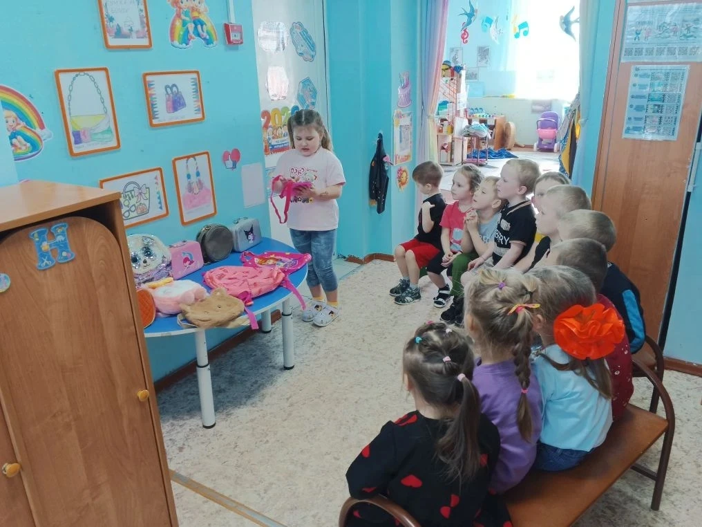 Выставка «Прыг‑скок, сумка на бочок»
В группе «Карамелька» с большим успехом прошла выставка «Прыг‑с