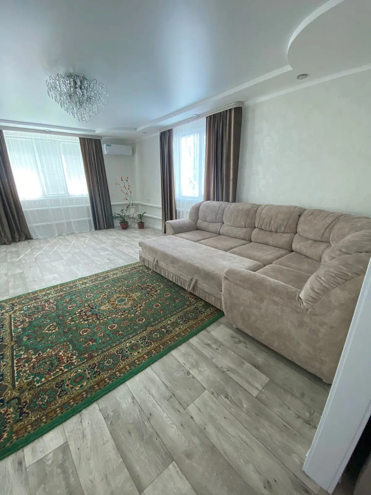 🏡 Сдаётся дом под ключ для отдыхающих
👥 Вместимость: 6–8 человек
🏖️ До Солёных озёр — около 20 ми