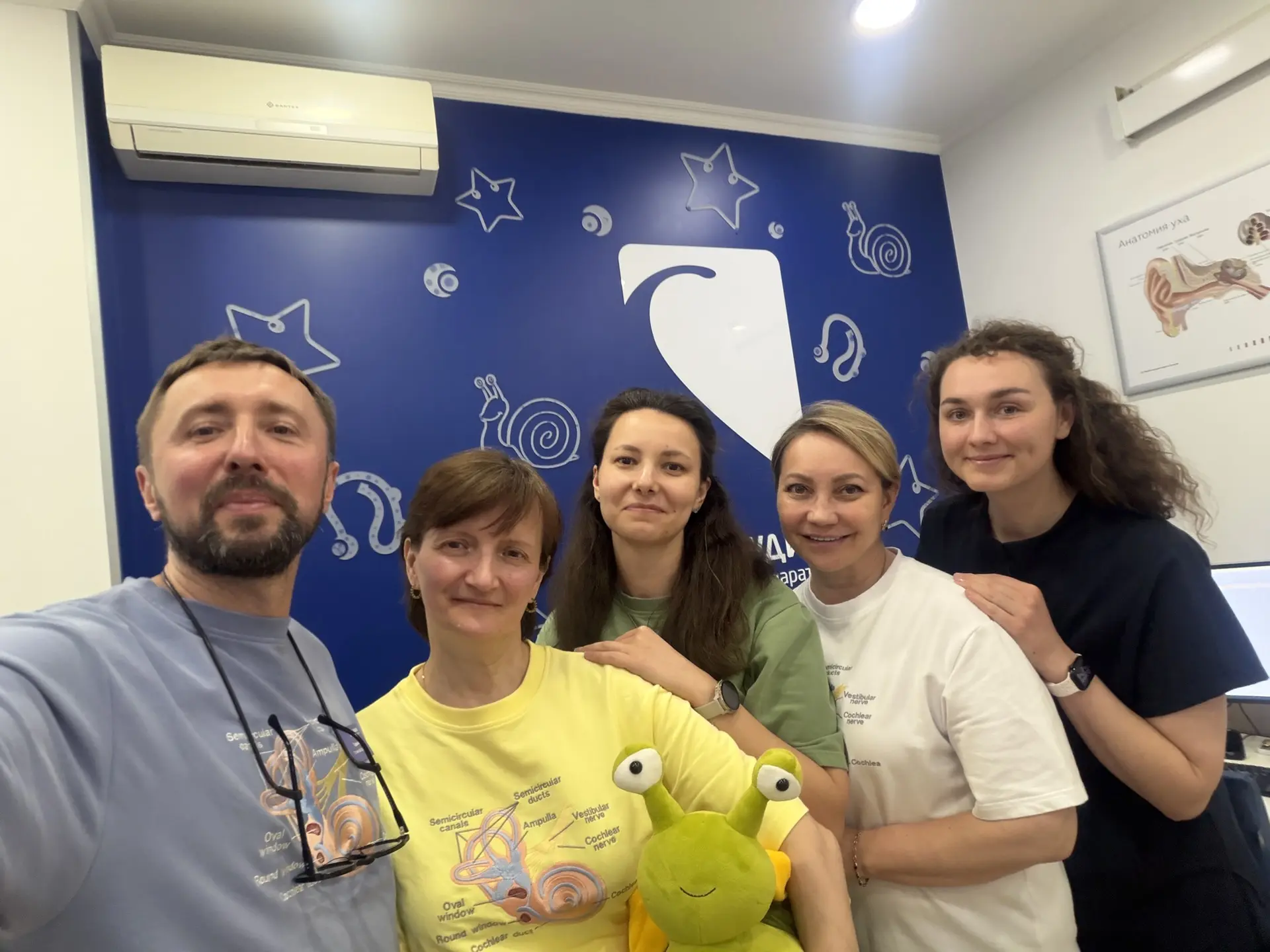 Наша любимая коллега отогенетик Татьяна Маркова теперь в нашей «корпоративной» футболке...