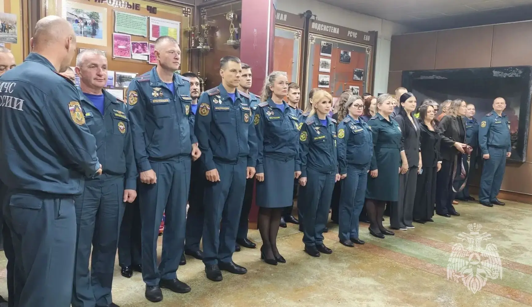 Почтили память минутой молчания погибших в террористическом акте в Беслане спасатели в ...