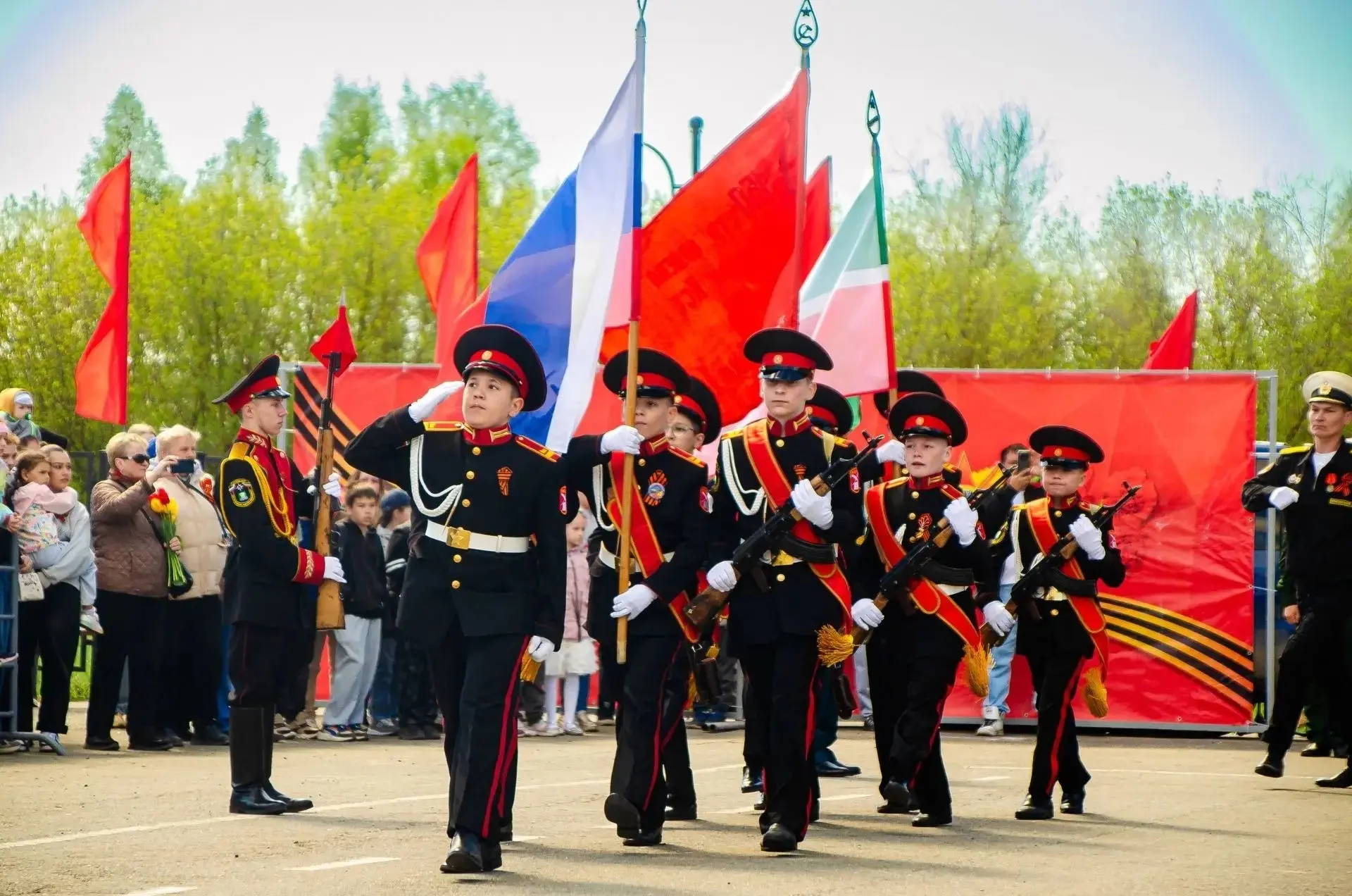 С Днем Государственного флага России!