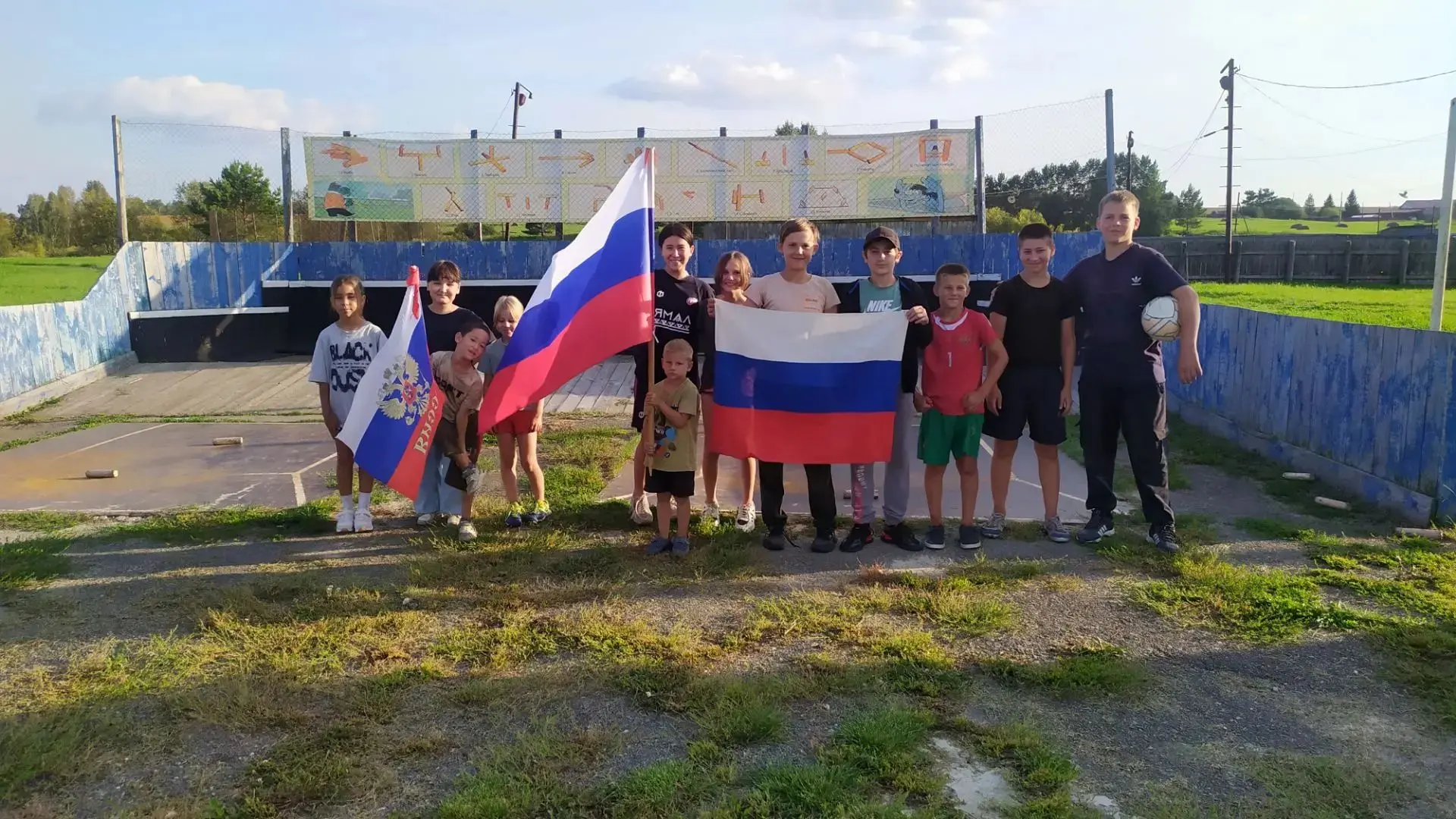 Накануне дня Государственного флага Российской Федерации жители Упоровского муниципальн...