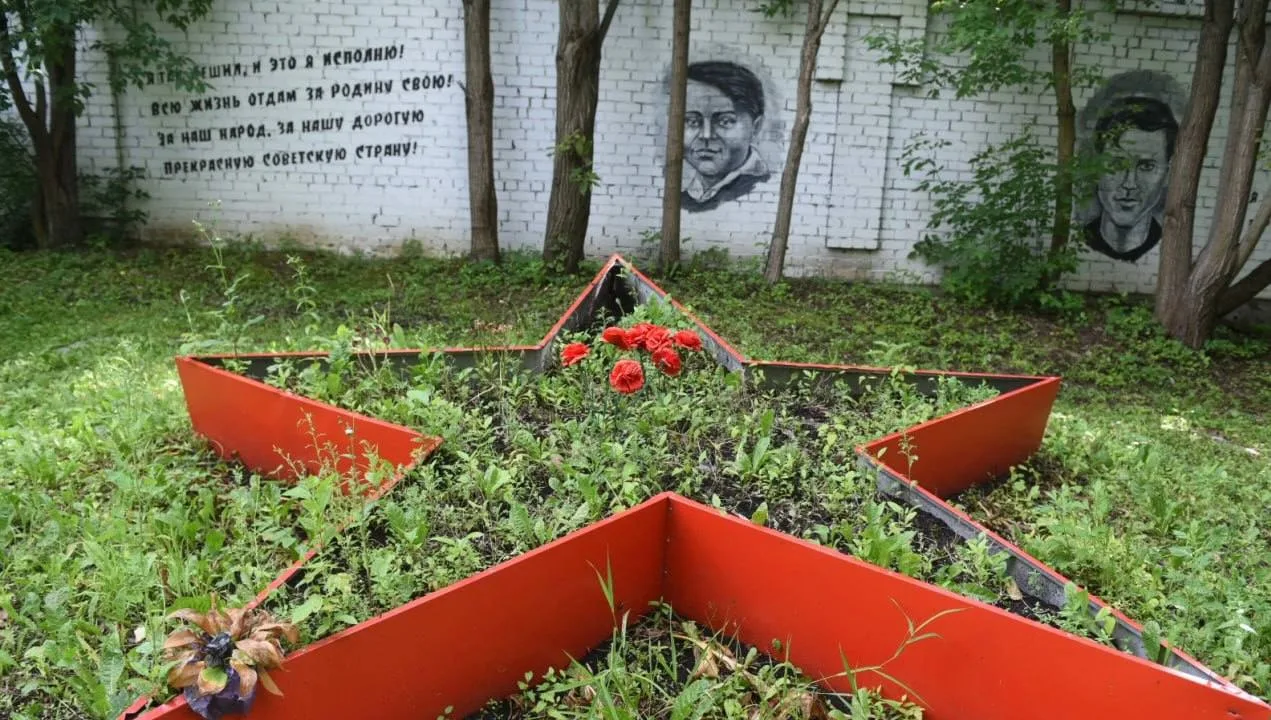 «Коммунисты» осквернили день памяти погибших детей. 

Страшное дело. Товарищи кандидаты в депутаты Г