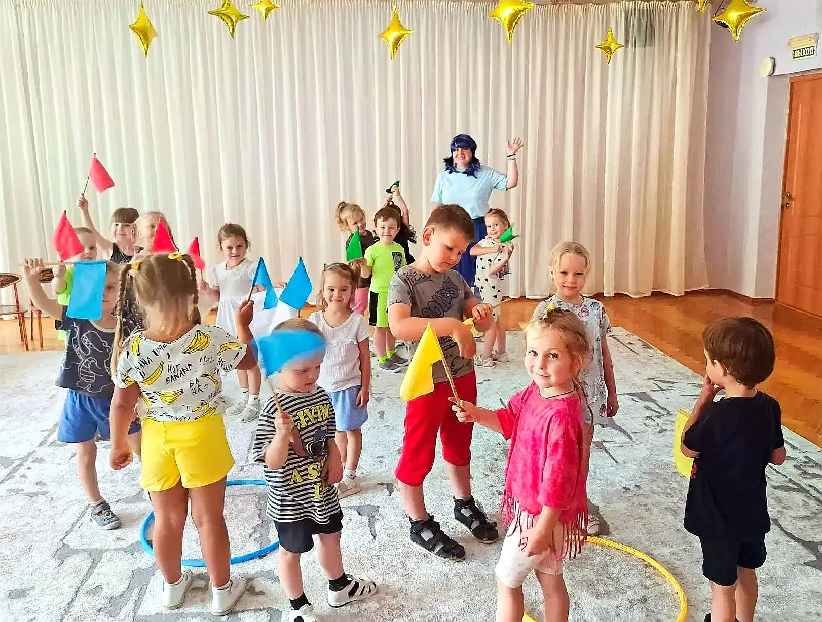 ✨«Всемирный день китов и дельфинов».🐬🐳

  В младшую группу, пришла в гости очаровательная Капелька