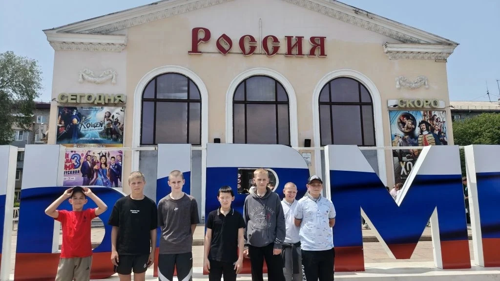 Сегодня, 2 июня воспитанники школьного лагеря побывали в кинотеатре «Россия», где посмо...