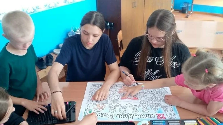 🇷🇺| 12 июня - День России|🇷🇺

12 июня мы отмечаем важнейший государственный праздник — День Росс