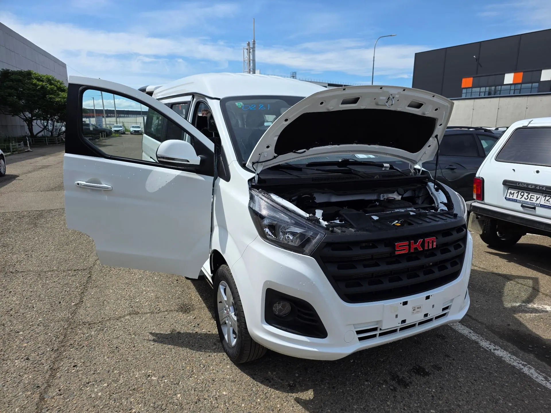 🚐🔥 Новая LADA M‑7 приехала в Россию. Но то, что я увидел на приёмке — это совсем не то, что вы думае