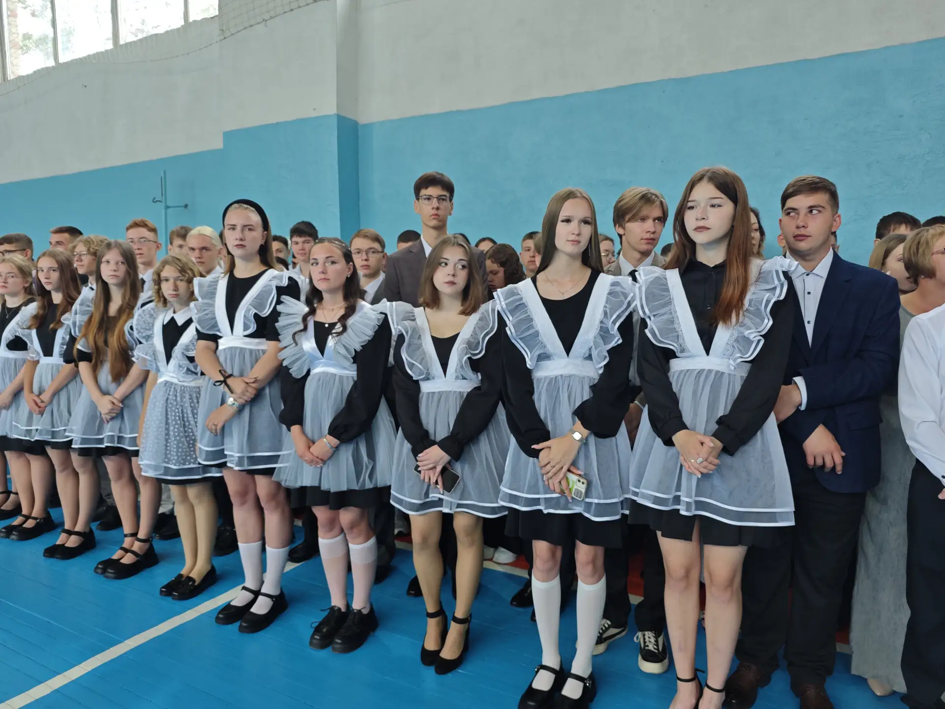 Дорогие выпускники, уважаемые педагоги и родители! Поздравляем вас с праздником, завершающим главный