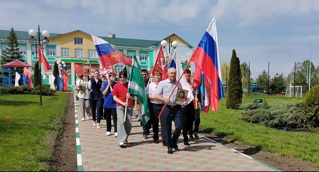 «Бессмертный полк» — живая связь поколений. 

Сегодня в школе прошла трогательная и значимая акция «