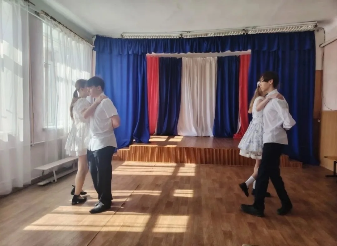 «ОТ БРЕСТА ДО БЕРЛИНА»: ПАМЯТЬ, ОЖИВШАЯ НА СЦЕНЕ🎗  08.05.2026, в преддверии Дня Победы, учащиеся 5–9