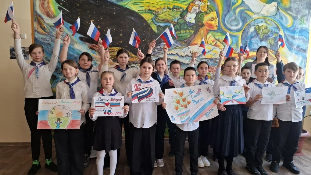 🎨🇷🇺Краски единства🇷🇺🎨

🇷🇺В этом году наша страна празднует 12 годовщину важного события
нове