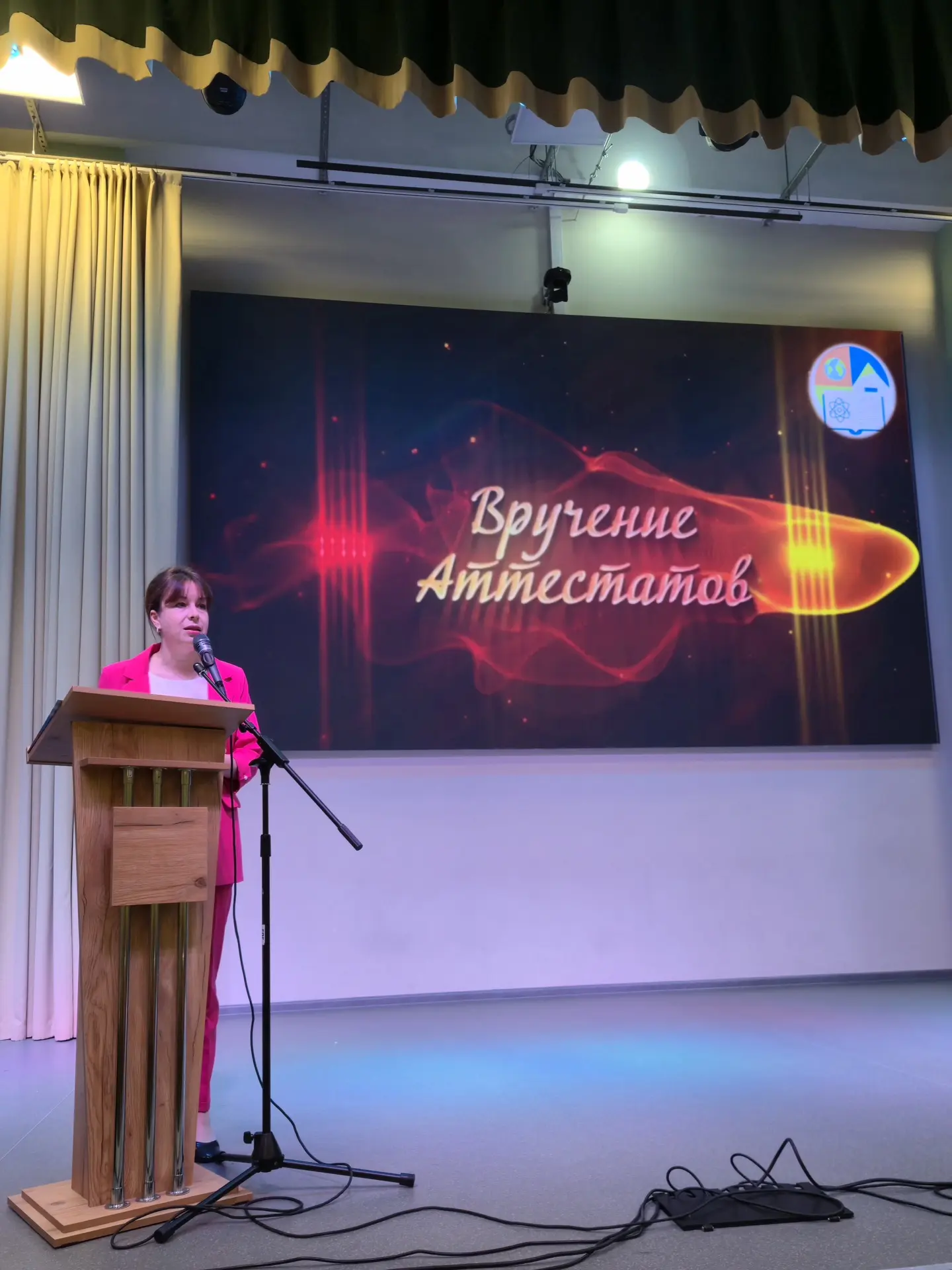 🎓 В добрый путь, выпускники 9-х классов!

В нашей школе на Чарушинской состоялось торжественное вру