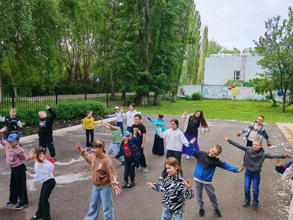 🎉 Уже 10-й день работает наш пришкольный лагерь «Лучики»! ☀️🏫

И этот день выдался просто замечате