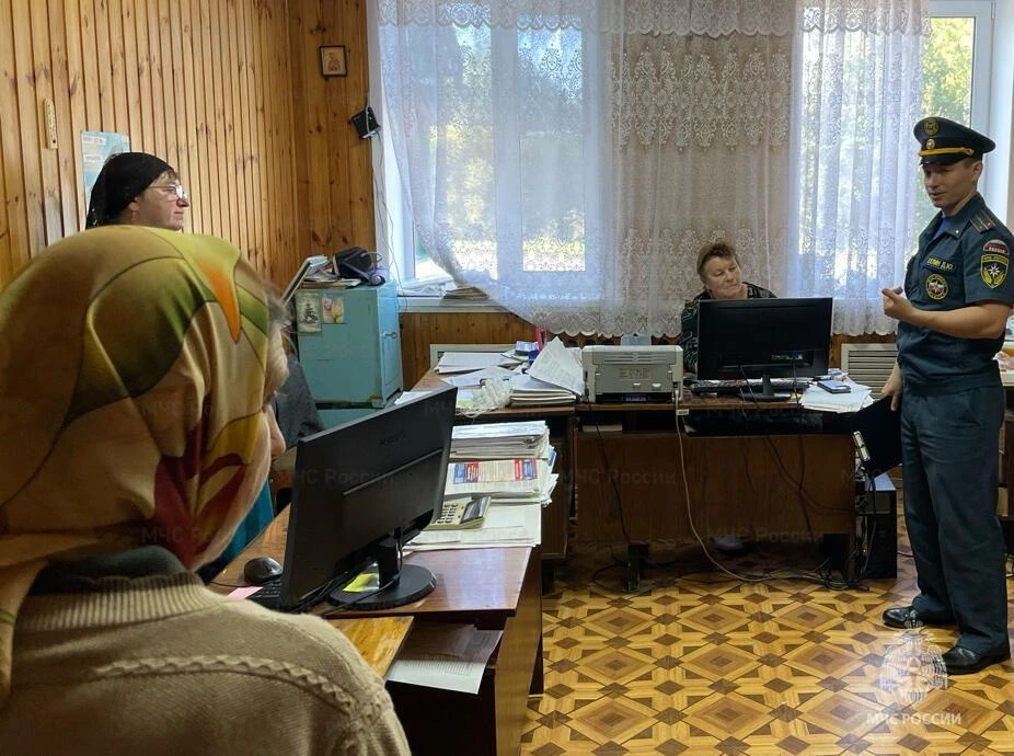 ✅ Сотрудники МЧС России проводят профилактические мероприятия на избирательных участках