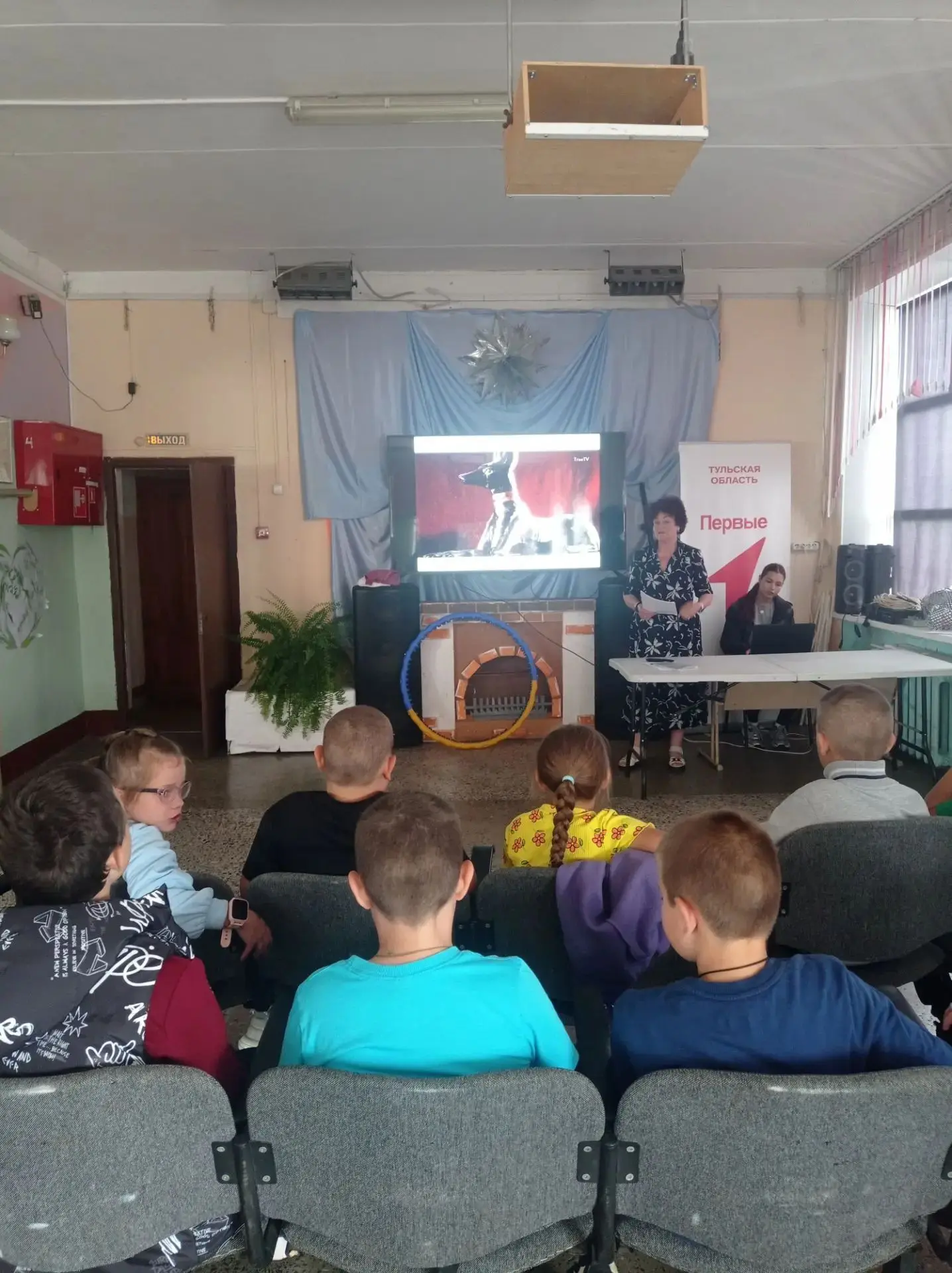 🌼Вторым мероприятием сегодня была тема: "Какой вклад внесли собаки в жизнь человечества"🌼
 Их вкла