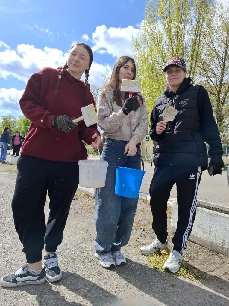 Сегодня сотрудники МКУ ЗР "Управление архитектуры, строительства и муниципального хозяйства" вместе 