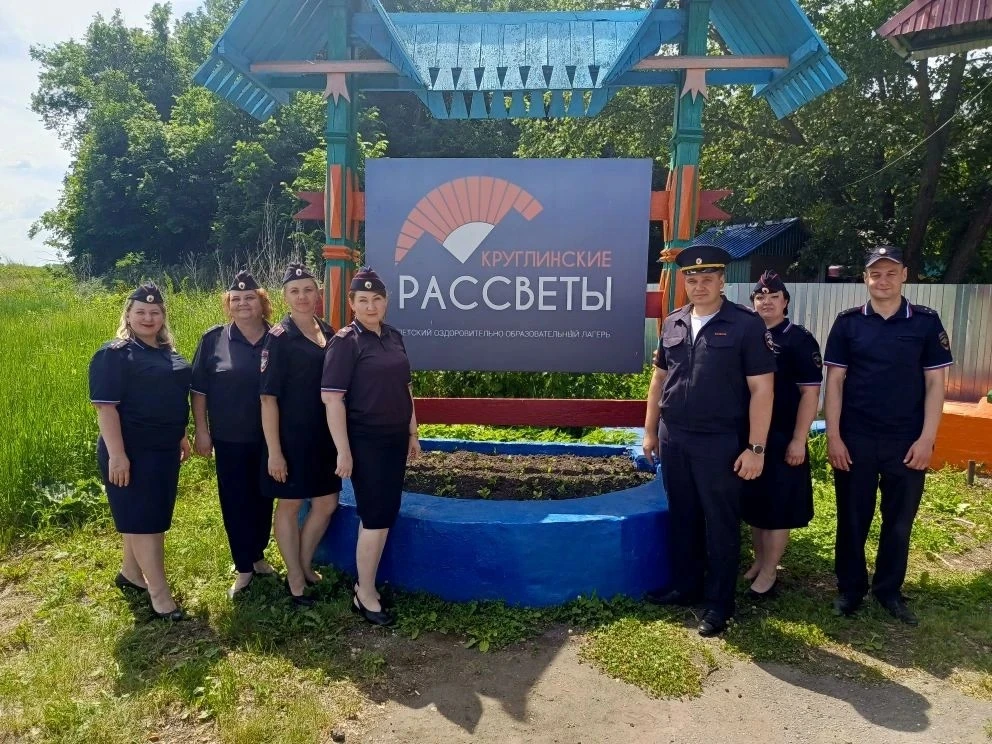 «Один день с полицией России» провели транспортные полицейские Мичуринска
в детском оздоровительном 