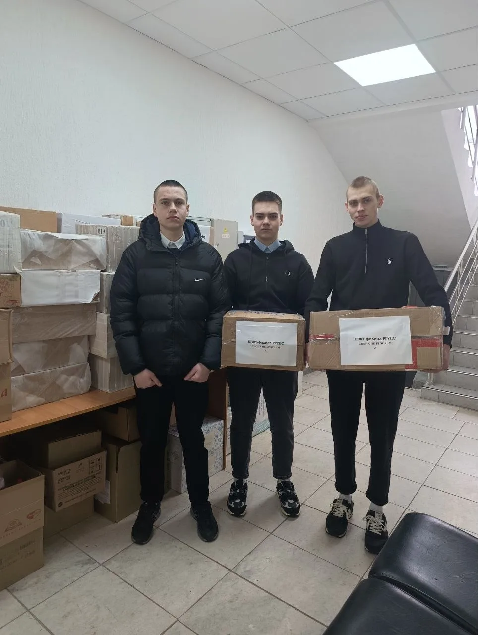🇷🇺Очередную партию гуманитарной помощи собрали  для участников специальной военной операции  студент