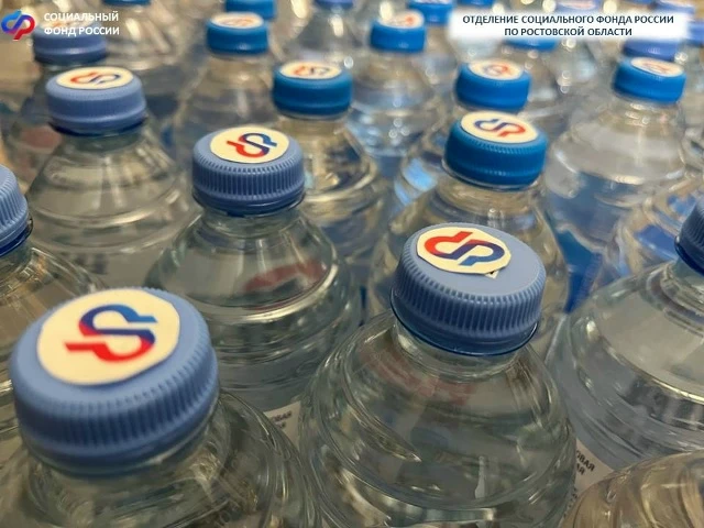 😍 В преддверии Нового года сотрудники Отделения СФР по Ростовской области передали партию гуманитарн