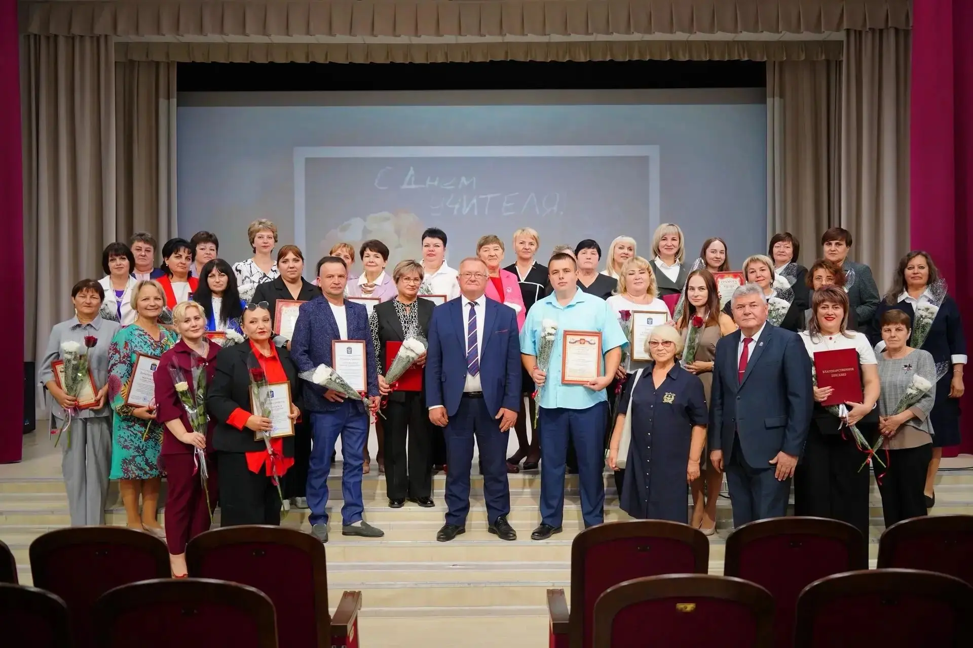 🇷🇺🎶🎉 Сегодня в Центре Досуга и Кино г. Котельниково состоялось торжественное меропр...