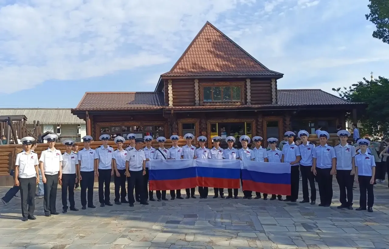 🎉 Сегодня курсанты ВКМРПК приняли участие в торжественном мероприятии, посвящённом празднованию Дня