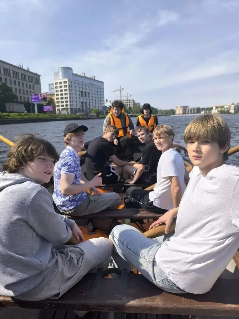 ⛵ 9 “Б” и 10 “А”: Готовятся к Регате! ⛵
Наши команды из 9 “Б” и 10 “А” классов полным ходом готовятс