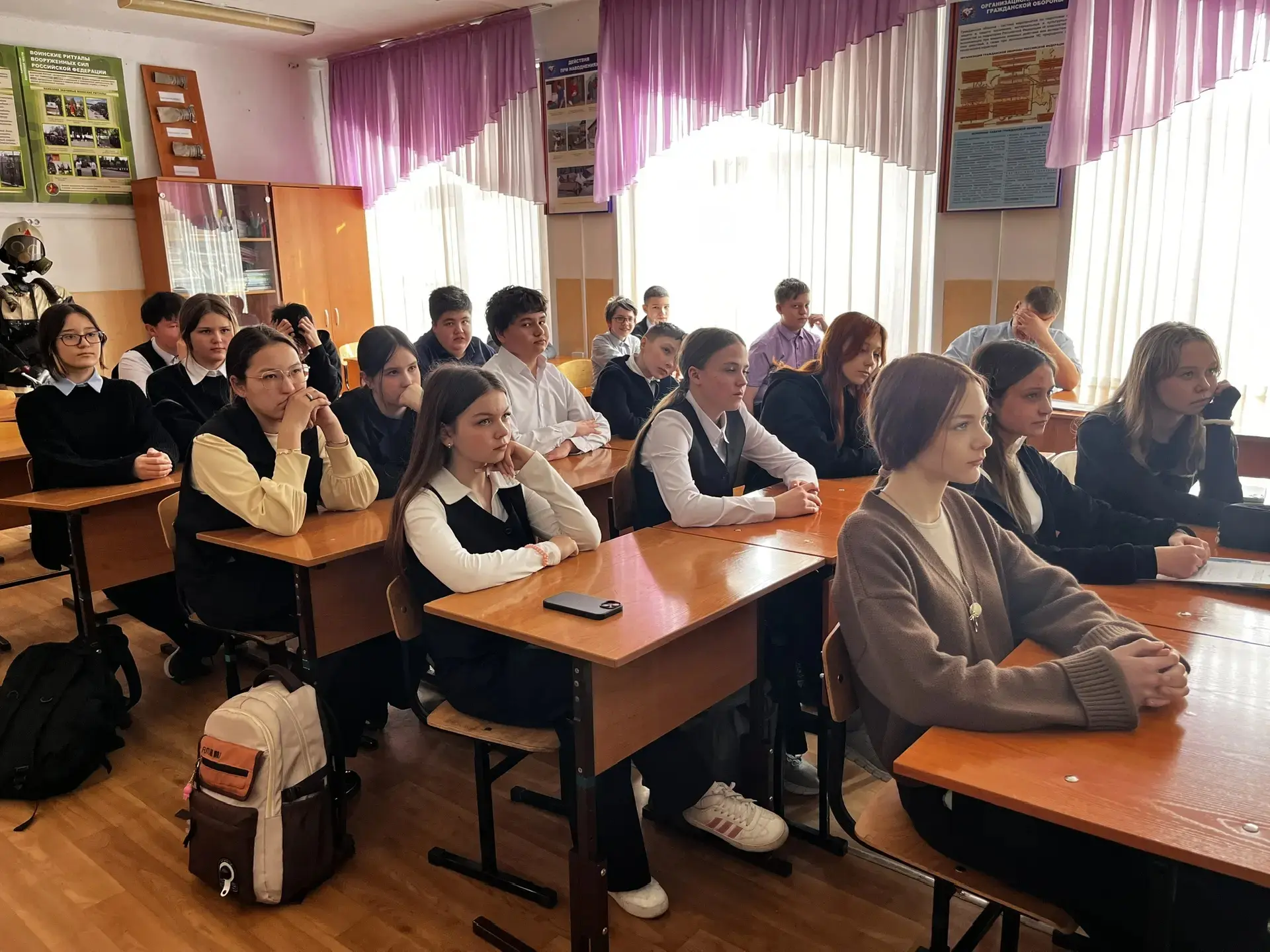 Твоя жизнь — твои правила! 🚀  В нашей школе прошла серия важных классных часов, посвященных самому ц