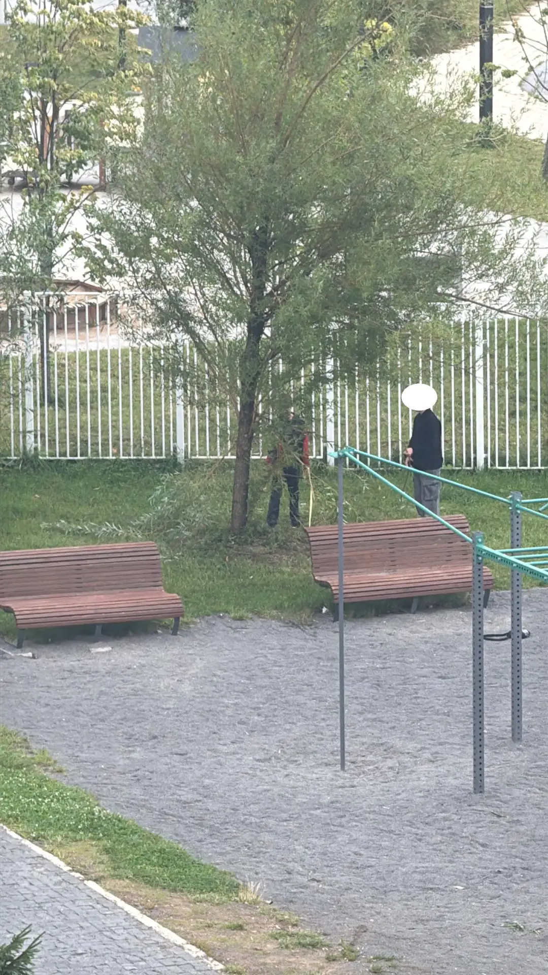 Уважаемые родители, объясните своим детям, как вести себя на улице. С таким отношением ...