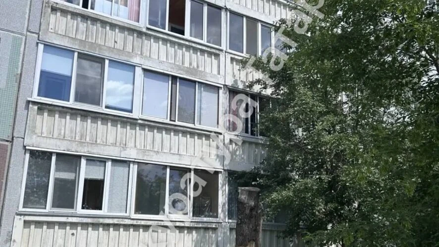 Погибла, пока родители были на работе: подробности трагедии в Челнах, где разбилась дев...